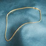 Goldkette als Ankerkette diamantiert in Gelbgold 375 / 9K, 45 cm lang, 2 mm breit, Gewicht ca. 8.4 g.