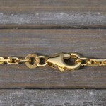 Goldkette als Ankerkette diamantiert in Gelbgold 333 / 8K, 42 cm lang, 2 mm breit, Gewicht ca. 7.5 g.