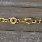Goldkette als Ankerkette diamantiert in Gelbgold 333 / 8K, 42 cm lang, 2,5 mm breit, Gewicht ca. 11 g.