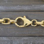 Goldkette als Ankerkette diamantiert in Gelbgold 333 / 8K, 70 cm lang, 3,8 mm breit, Gewicht ca. 45.6 g.