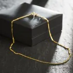 Goldkette als Figarokette diamantiert in Gelbgold 333 / 8K, 45 cm lang, 1,9 mm breit, Gewicht ca. 3 g.