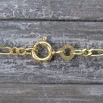 Goldkette als Figarokette diamantiert in Gelbgold 333 / 8K, 50 cm lang, 2,2 mm breit, Gewicht ca. 4.6 g.