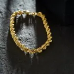 Armband als Kordelkette hohl in Gelbgold 585 / 14K, 21 cm lang, 5 mm breit, Gewicht ca. 7.6 g.