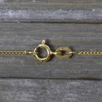 Goldkette als Panzerkette flach in Gelbgold 375 / 9 Karat, 60 cm lang, 1.2 mm breit, Gewicht ca. 2.6 g.
