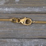 Goldkette als Schlangenkette in Gelbgold 375 / 9K, 34 cm lang, 1,4 mm breit, Gewicht ca. 2.8 g.