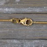 Goldkette als Schlangenkette in Gelbgold 375 / 9K, 38 cm lang, 1,4 mm breit, Gewicht ca. 3.1 g.