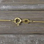 Goldkette als Schlangenkette in Gelbgold 375 / 9K, 42 cm lang, 0,9 mm breit, Gewicht ca. 3 g.