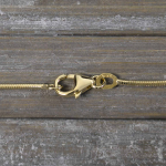 Goldkette als Schlangenkette in Gelbgold 375 / 9K, 42 cm lang, 1,1 mm breit, Gewicht ca. 3.9 g.