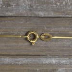 Goldkette als Schlangenkette diamantiert in Gelbgold 375 / 9K, 45 cm lang, 0,9 mm breit, Gewicht ca. 3.2 g.