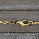 Goldkette als Ankerkette diamantiert in Gelbgold 375 / 9K, 55 cm lang, 2 mm breit, Gewicht ca. 10.3 g.
