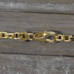 Goldkette als Ankerkette diamantiert in Gelbgold 375 / 9K, 50 cm lang, 2,5 mm breit, Gewicht ca. 13.6 g.