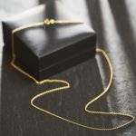 Goldkette als Ankerkette rund in Gelbgold 333 / 8K, 50 cm lang, 1,5 mm breit, Gewicht ca. 2.8 g.