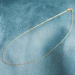 Goldkette als Ankerkette flach in Gelbgold 375 / 9K, 42 cm lang, 0,8 mm breit, Gewicht ca. 0.8 g.