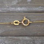 Goldkette als Ankerkette flach in Gelbgold 585 / 14K, 34 cm lang, 0,8 mm breit, Gewicht ca. 0.8 g.