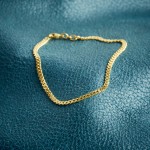 Armband als Panzerkette flach in Gelbgold 375 / 9K, 19 cm lang, 2,7 mm breit, Gewicht ca. 3.4 g.