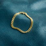 Armband als Panzerkette flach in Gelbgold 585 / 14K, 18,7 cm lang, 4,7 mm breit, Gewicht ca. 10.8 g.