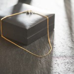 Goldkette als Panzerkette flach in Gelbgold 750 / 18K, 45 cm lang, 1,1 mm breit, Gewicht ca. 2.4 g.