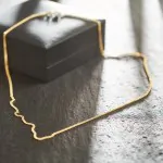 Goldkette als Panzerkette flach in Gelbgold 333 / 8K, 42 cm lang, 2,1 mm breit, Gewicht ca. 4.9 g.