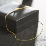 Goldkette als Achterkette in Gelbgold 585 / 14K, 50 cm lang, 1,3 mm breit, Gewicht ca. 2.4 g.