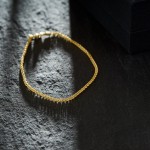 Armband als Zopfkette in Gelbgold 333 / 8 K, 21,5 cm lang, 1,7mm breit, Gewicht ca. 2.1 g.