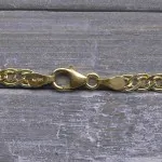 Armband als Zwillingspanzerkette in Gelbgold 585 / 14K, 21 cm lang, 3,9 mm breit, Gewicht ca. 2.2 g.
