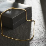 Goldkette als Schlangenkette in Gelbgold 585 / 14K, 38 cm lang, 1,2 mm breit, Gewicht ca. 3.4 g.