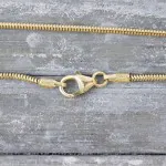 Goldkette als Schlangenkette in Gelbgold 585 / 14K, 55 cm lang, 1,4 mm breit, Gewicht ca. 5.3 g.