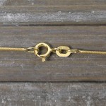 Goldkette als Schlangenkette in Gelbgold 585 / 14K, 38 cm lang, 0,9 mm breit, Gewicht ca. 3 g.