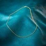 Goldkette als Schlangenkette in Gelbgold 585 / 14K, 40 cm lang, 1,1 mm breit, Gewicht ca. 4.3 g.