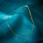 Goldkette als Schlangenkette diamantiert in Gelbgold 585 / 14K, 42 cm lang, 0,9 mm breit, Gewicht ca. 3.8 g.