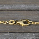 Armband als Ankerkette diamantiert in Gelbgold 585 / 14K, 16 cm lang, 2 mm breit, Gewicht ca. 3.8 g.