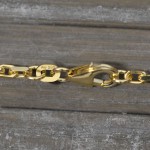 Armband als Ankerkette diamantiert in Gelbgold 585 / 14K, 21 cm lang, 2,5 mm breit, Gewicht ca. 7.3 g.