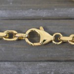 Armband als Ankerkette diamantiert in Gelbgold 585 / 14K, 21 cm lang, 3,8 mm breit, Gewicht ca. 15 g.