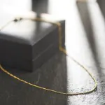 Goldkette als Figarokette diamantiert in Gelbgold 585 / 14K, 45 cm lang, 1,1 mm breit, Gewicht ca. 1.5 g.
