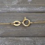Goldkette als Ankerkette flach in Gelbgold 750 / 18K, 45 cm lang, 0,8 mm breit, Gewicht ca. 1.2 g.