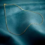 Goldkette als Panzerkette flach in Gelbgold 375 / 9K, 45 cm lang, 1,4 mm breit, Gewicht ca. 2.5 g.