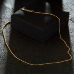 Goldkette als Panzerkette flach in Gelbgold 750 / 18K, 38 cm lang, 1,7 mm breit, Gewicht ca. 4.7 g.