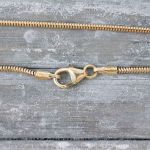 Goldkette als Schlangenkette in Gelbgold 750 / 18K, 42 cm lang, 1,4 mm breit, Gewicht ca. 4.4 g.