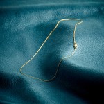 Goldkette als Schlangenkette in Gelbgold 750 / 18K, 45 cm lang, 0,8 mm breit, Gewicht ca. 3.1 g.