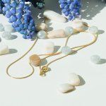 Goldkette als Schlangenkette in Gelbgold 750 / 18K, 42 cm lang, 0,8 mm breit, Gewicht ca. 2.8 g.