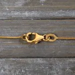 Goldkette als Schlangenkette in Gelbgold 750 / 18K, 45 cm lang, 0,8 mm breit, Gewicht ca. 3.1 g.