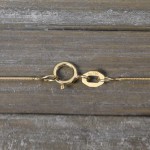 Goldkette als Schlangenkette in Gelbgold 750 / 18K, 55 cm lang, 0,8 mm breit, Gewicht ca. 3.4 g.