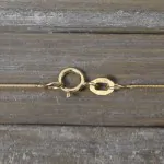 Goldkette als Schlangenkette in Gelbgold 750 / 18K, 60 cm lang, 0,8 mm breit, Gewicht ca. 3.7 g.