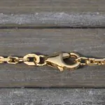Armband als Ankerkette diamantiert in Gelbgold 750 / 18K, 20 cm lang, 2 mm breit, Gewicht ca. 6 g.