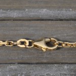 Armband als Ankerkette diamantiert in Gelbgold 750 / 18K, 21 cm lang, 2 mm breit, Gewicht ca. 6.2 g.