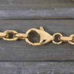 Armband als Ankerkette diamantiert in Gelbgold 750 / 18K, 17 cm lang, 3,8 mm breit, Gewicht ca. 15.4 g.