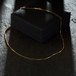 Goldkette als Venezianerkette in Gelbgold 750 / 18K, 42 cm lang, 0,9 mm breit, Gewicht ca. 3.4 g.