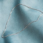 Goldkette als Venezianerkette in Weißgold 333 / 8K, 40 cm lang, 1,2 mm breit, Gewicht ca. 3.6 g.