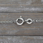 Goldkette als Ankerkette rund Weißgold 333 / 8K, 38 cm lang, 1,5 mm breit, Gewicht ca. 2.4 g.