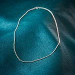 Goldkette als Ankerkette rund in Weißgold 333 / 8 Karat, 40 cm lang, 2 mm breit, Gewicht ca. 4.5 g.